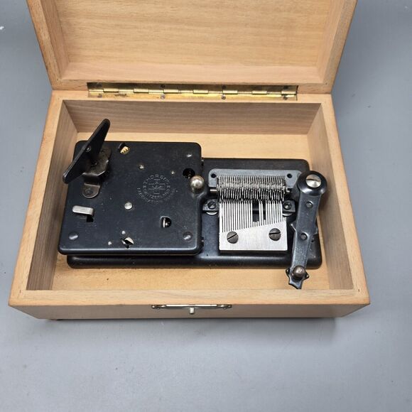 Vintage Thorens Music Box With 30 Teeth Plays But Missing 5 Teeth - Picture 4 of 14